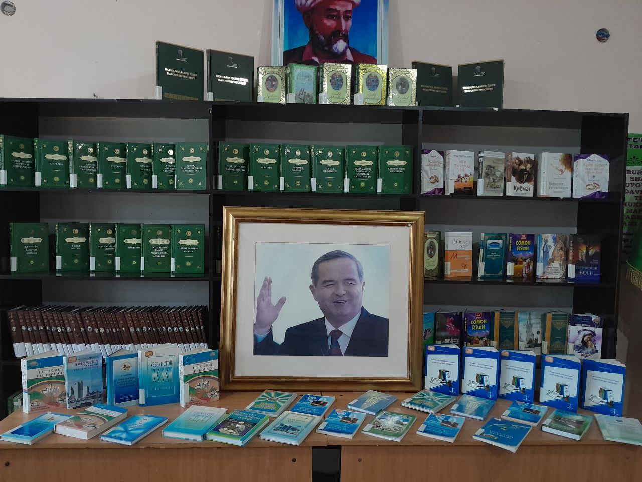 " Mustaqil davlat otasi " nomli adabiyotlar ko'rgazmasi tashkil etildi.